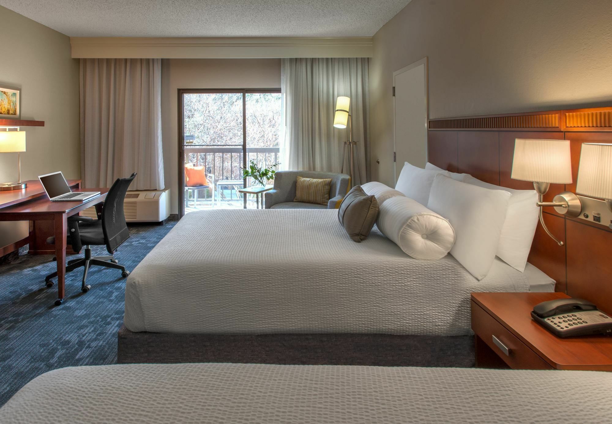 Courtyard Dallas Addison Midway Zewnętrze zdjęcie